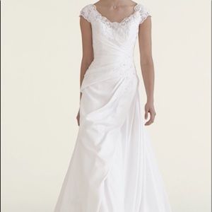 SOLD NWT David’s Bridal White Wedding Dress Size 4